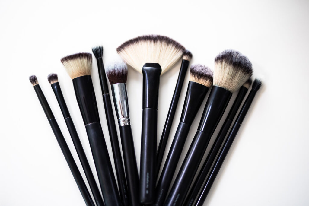 A set of make-up brushes.